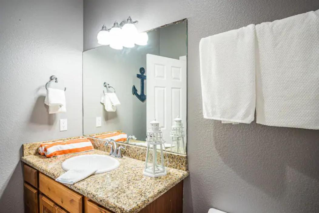 7 Bedroom Home Steps To The Beach With 4 Patios And Pool! Sleeps 20 Port Aransas Bagian luar foto