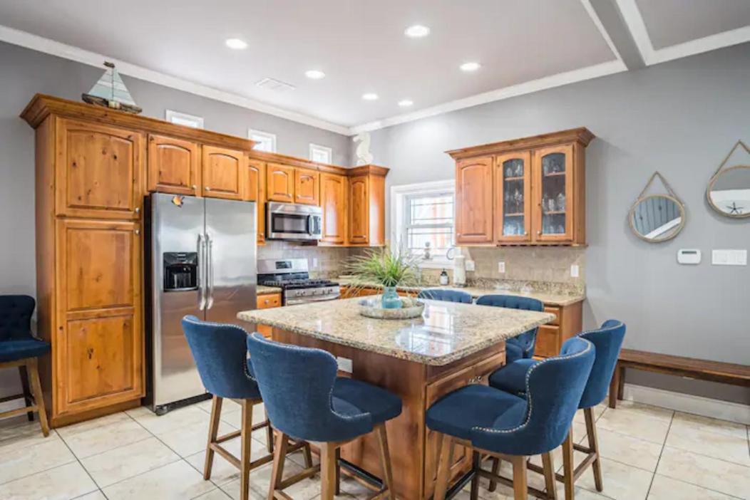 7 Bedroom Home Steps To The Beach With 4 Patios And Pool! Sleeps 20 Port Aransas Bagian luar foto