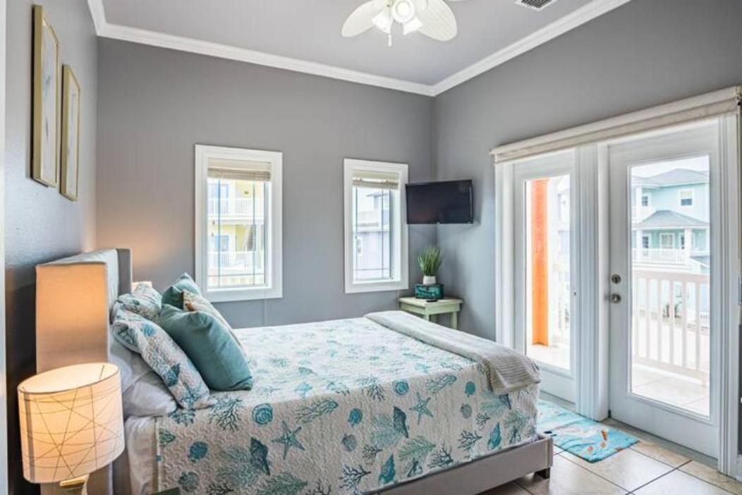 7 Bedroom Home Steps To The Beach With 4 Patios And Pool! Sleeps 20 Port Aransas Bagian luar foto