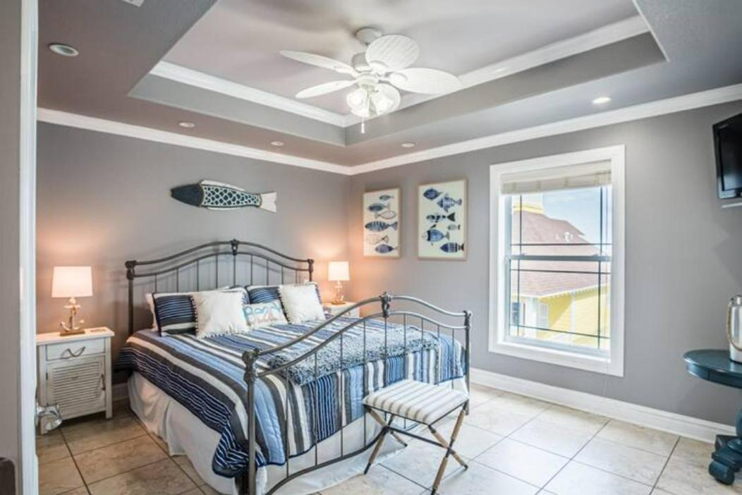 7 Bedroom Home Steps To The Beach With 4 Patios And Pool! Sleeps 20 Port Aransas Bagian luar foto