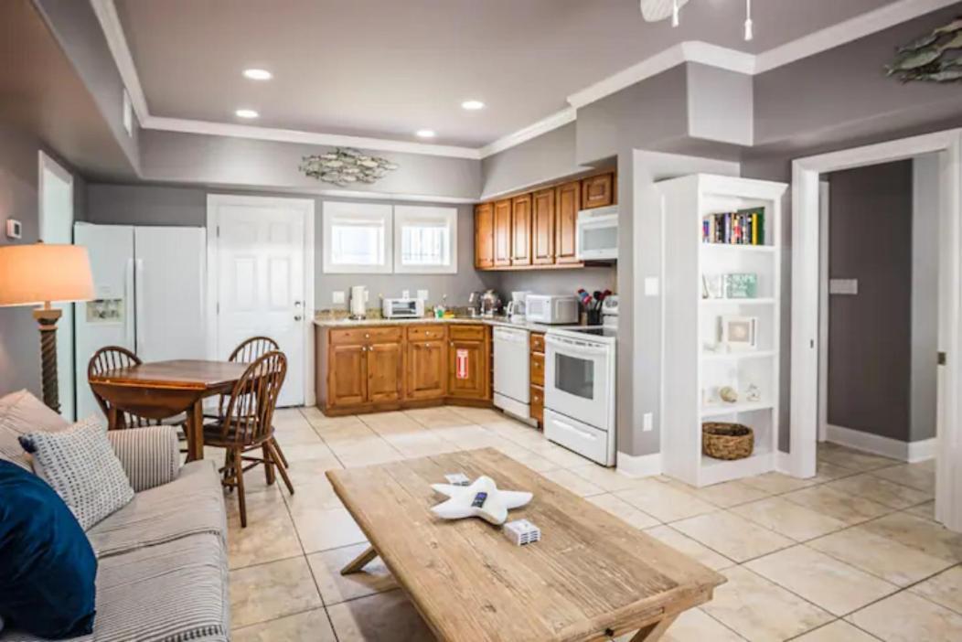 7 Bedroom Home Steps To The Beach With 4 Patios And Pool! Sleeps 20 Port Aransas Bagian luar foto