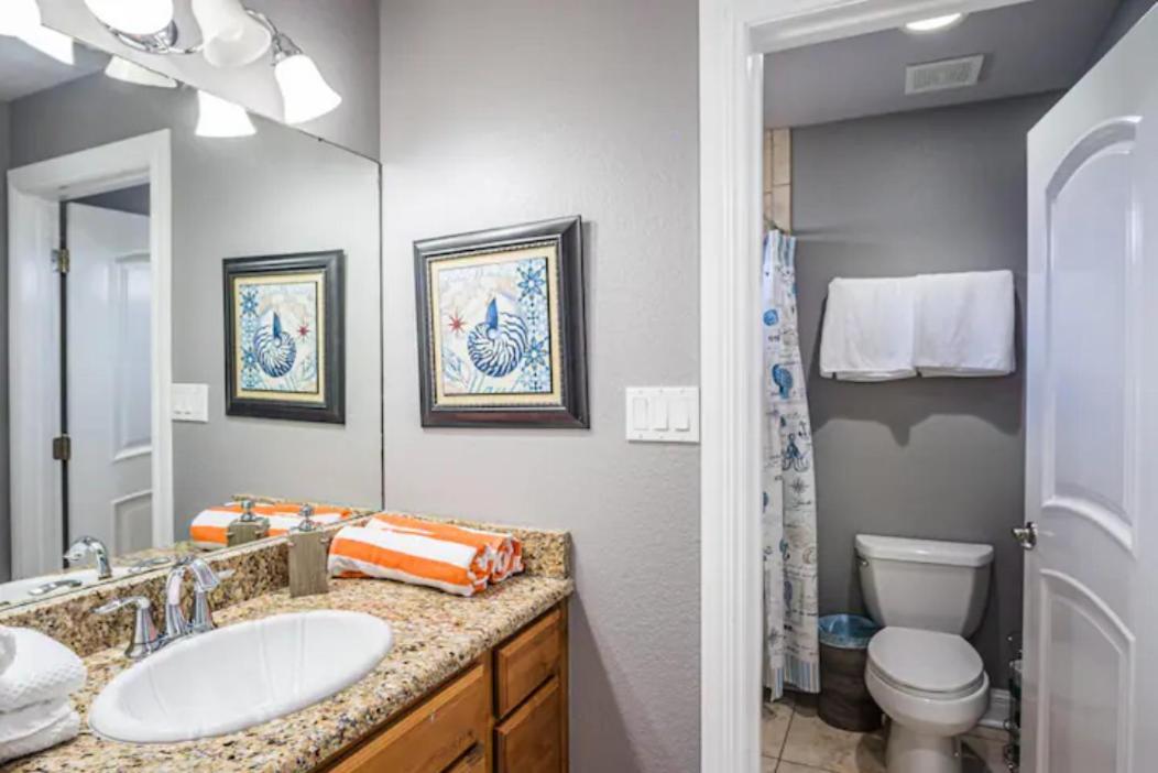 7 Bedroom Home Steps To The Beach With 4 Patios And Pool! Sleeps 20 Port Aransas Bagian luar foto