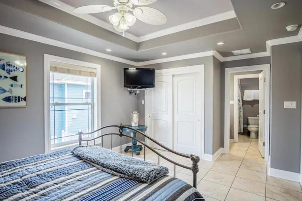 7 Bedroom Home Steps To The Beach With 4 Patios And Pool! Sleeps 20 Port Aransas Bagian luar foto
