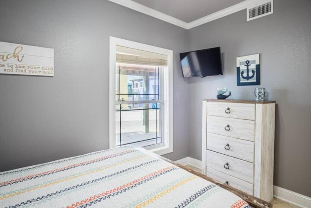 7 Bedroom Home Steps To The Beach With 4 Patios And Pool! Sleeps 20 Port Aransas Bagian luar foto