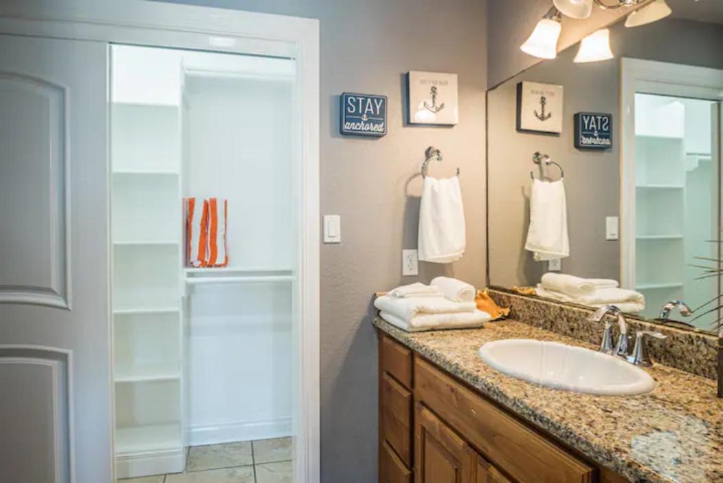 7 Bedroom Home Steps To The Beach With 4 Patios And Pool! Sleeps 20 Port Aransas Bagian luar foto
