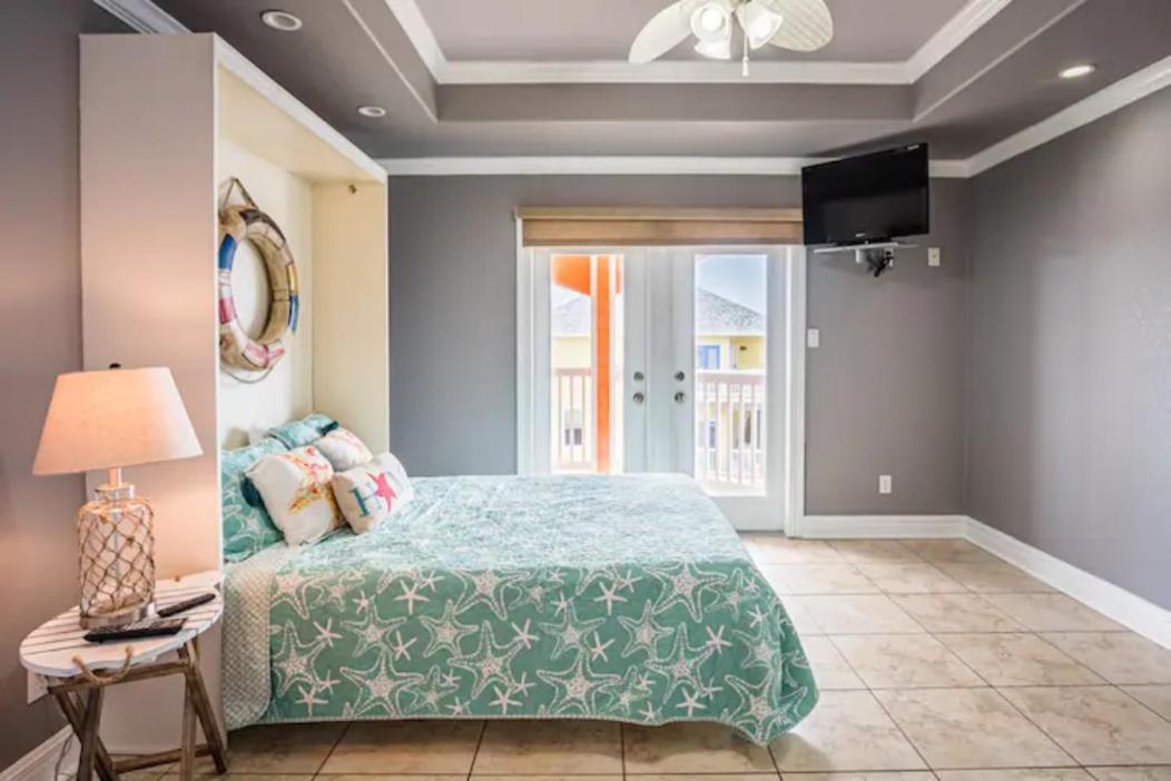 7 Bedroom Home Steps To The Beach With 4 Patios And Pool! Sleeps 20 Port Aransas Bagian luar foto