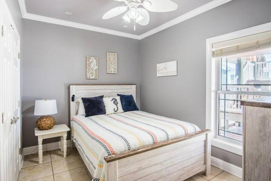 7 Bedroom Home Steps To The Beach With 4 Patios And Pool! Sleeps 20 Port Aransas Bagian luar foto